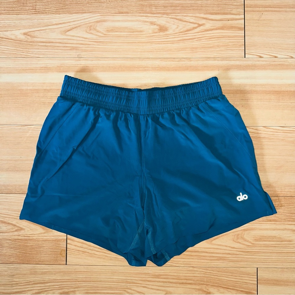 ALO Yoga Blue Athletic Men Shorts 5 inch